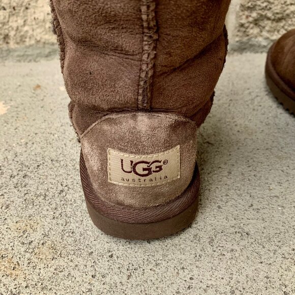 UGG AUSTRALIA Classic Tall Shearling Boots Kids 3 Euro 33 11" Chocolate Brown - Picture 7 of 11